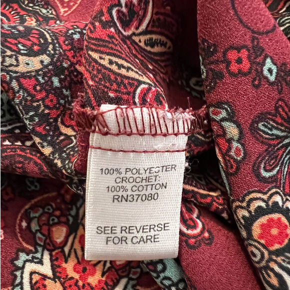 CATO Blouse in Burgandy w/Abstract Print Crochet Detail on Sleeves Size Medium - Picture 5 of 6